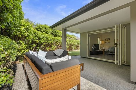 Photo of property in 7 Tranquility Rise, Mellons Bay, Auckland, 2014