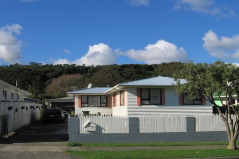 Photo of property in 52 Momona Street, Wainuiomata, Lower Hutt, 5014