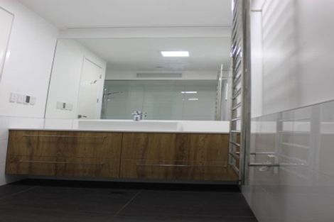 Photo of property in 2/83 Hinemoa Street, Birkenhead, Auckland, 0626