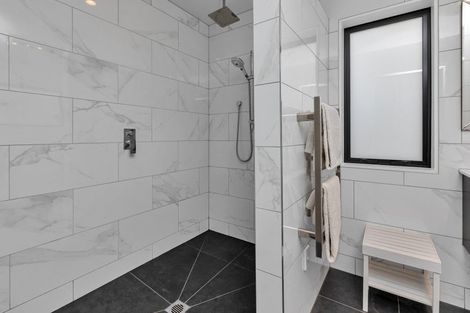 Photo of property in 11 Waitemata Drive, One Tree Point, 0118