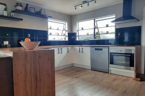 Photo of property in 64a Archibald Road, Kelston, Auckland, 0602