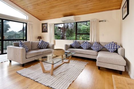 Photo of property in 12 Cochran Road, Oratia, Auckland, 0604