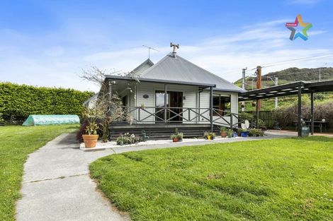 Photo of property in 1 Cottle Heath Close, Manor Park, Lower Hutt, 5019