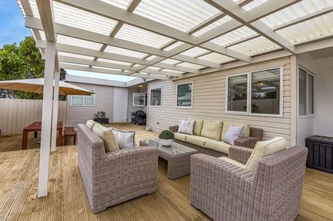 Photo of property in 2/42 Beach Road, Castor Bay, Auckland, 0620