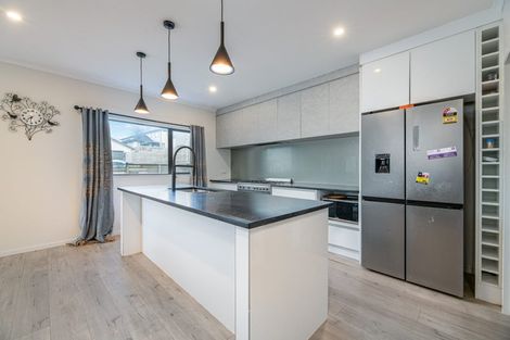 Photo of property in 24 Eric Gifford Drive, Ranui, Auckland, 0612