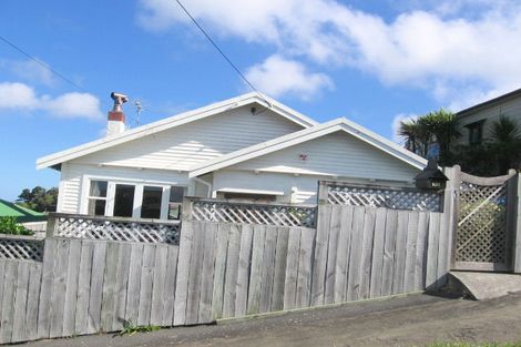 Photo of property in 33a Apuka Street, Brooklyn, Wellington, 6021