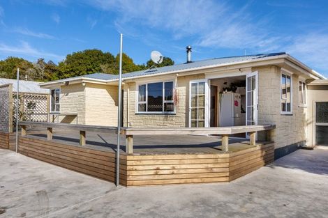 Photo of property in 16 Cumming Street, Okato, 4335