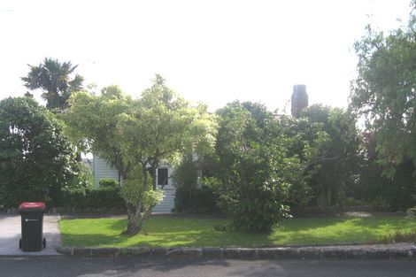 Photo of property in 12 Maungakiekie Avenue, Greenlane, Auckland, 1051