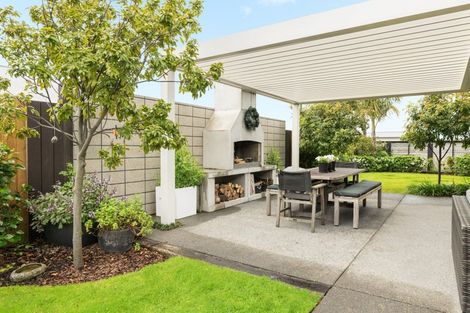 Photo of property in 45 Butterworth Crescent, Papamoa Beach, Papamoa, 3118