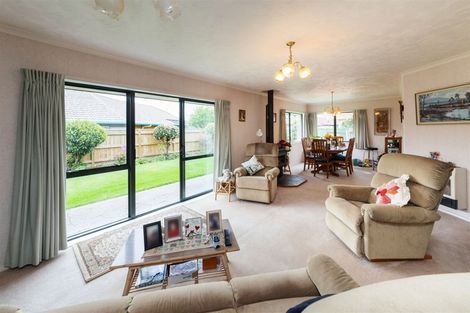 Photo of property in 27 Caroline Crescent, Highbury, Palmerston North, 4412