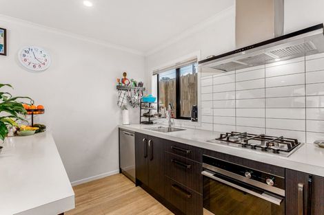 Photo of property in 2/9 Surrey Street, Tawa, Wellington, 5028