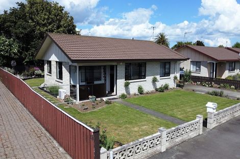 Photo of property in 57 Allardice Street, Dannevirke, 4930