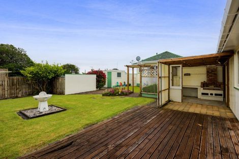 Photo of property in 81 Omata Road, Marfell, New Plymouth, 4310