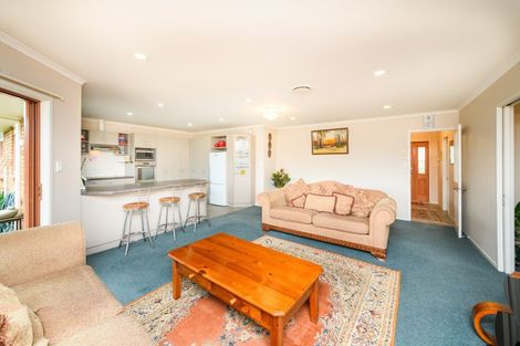 Photo of property in 12 Silkwood Place, Fitzherbert, Palmerston North, 4410