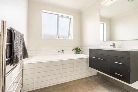 Photo of property in 4 Risinghurst Terrace, Lower Shotover, Queenstown, 9304