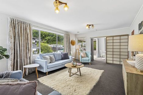 Photo of property in 15 Fyvie Avenue, Tawa, Wellington, 5028