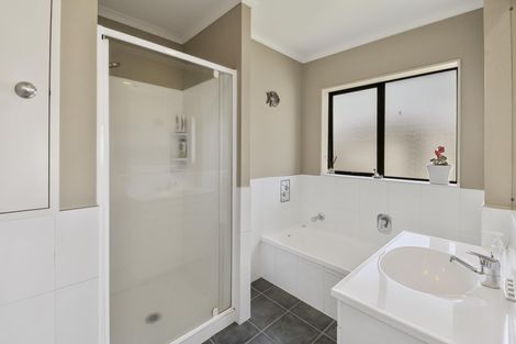 Photo of property in 6 Croftview Road, Wattle Downs, Auckland, 2103