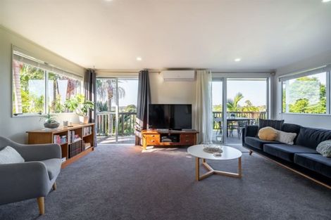 Photo of property in 10 West Glade Crescent, Birkenhead, Auckland, 0626