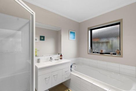 Photo of property in 102 Farringdon Avenue, Rototuna North, Hamilton, 3210