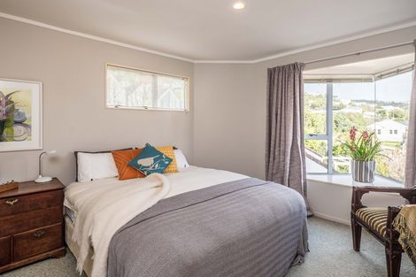 Photo of property in 5 Erskine Close, Island Bay, Wellington, 6023