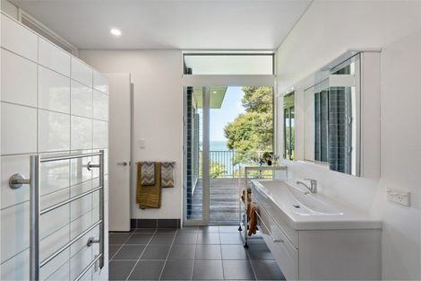 Photo of property in 730a South Titirangi Road, Titirangi, Auckland, 0604