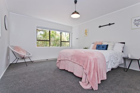 Photo of property in 2 Onedin Place, Titirangi, Auckland, 0604
