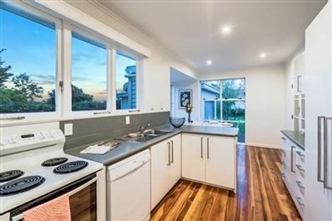 Photo of property in 2/104 Coronation Road, Hillcrest, Auckland, 0627