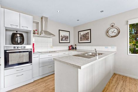 Photo of property in 57a Lavery Place, Sunnynook, Auckland, 0632