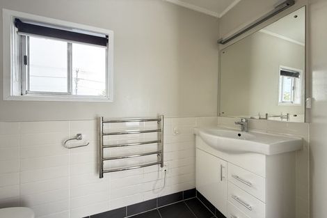 Photo of property in 607 Beach Road, Rothesay Bay, Auckland, 0630