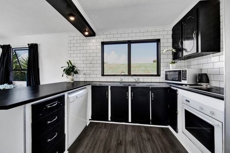 Photo of property in 84 Pioneer Road, Moturoa, New Plymouth, 4310