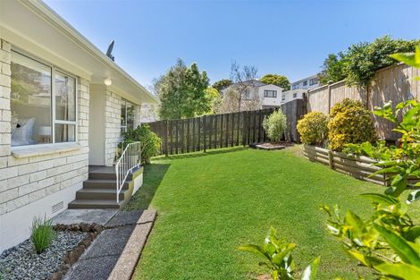 Photo of property in 2/79 Moore Street, Hillcrest, Auckland, 0627