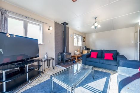 Photo of property in 15 Gardiner Grove, Wainuiomata, Lower Hutt, 5014