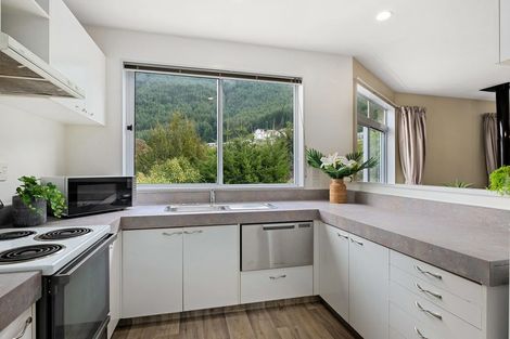 Photo of property in 10a Mackinnon Terrace, Sunshine Bay, Queenstown, 9300