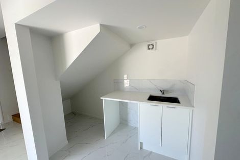 Photo of property in 15c Blenheim Street, Glenfield, Auckland, 0629