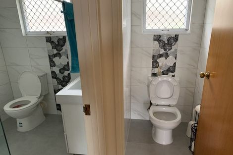 Photo of property in 2/82 Roberts Road, Te Atatu South, Auckland, 0610