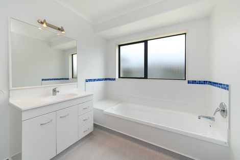 Photo of property in 5 Daniel Place, Kelvin Grove, Palmerston North, 4414