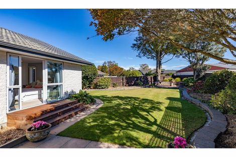 Photo of property in 19 Lombard Place, Avonhead, Christchurch, 8042