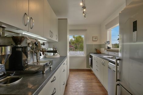Photo of property in 24 Sylvan Avenue, Northcote, Auckland, 0627