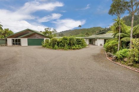 Photo of property in 14 Makahika Road, Levin, 5571
