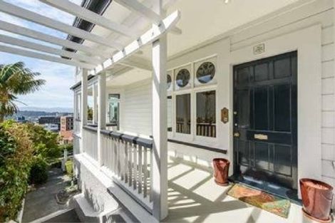 Photo of property in 8a Central Terrace, Kelburn, Wellington, 6012