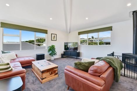 Photo of property in 56 Waldorf Crescent, Orewa, 0931