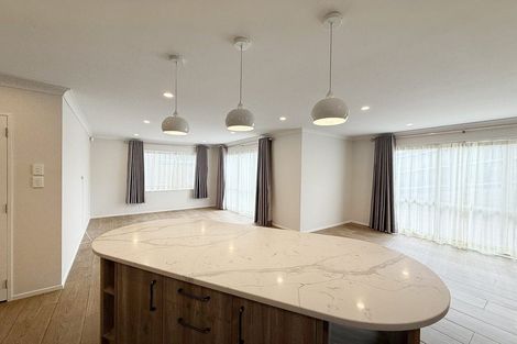 Photo of property in 7b Marco Place, Highland Park, Auckland, 2010