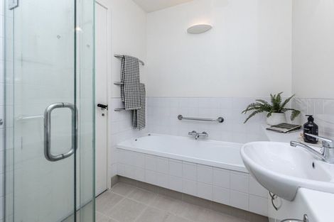 Photo of property in 3 Wherstead Road, Cashmere, Christchurch, 8022