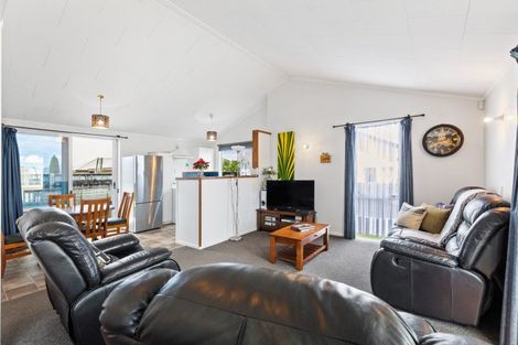 Photo of property in 11 Perrin Place, Kelvin Grove, Palmerston North, 4414
