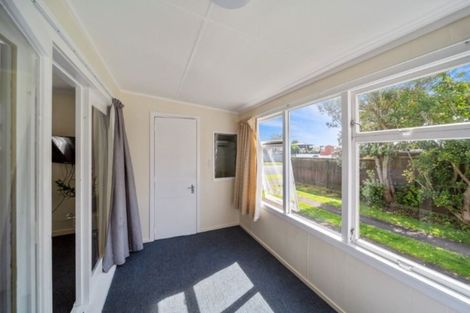Photo of property in 3 Rainsford Street, Moturoa, New Plymouth, 4310