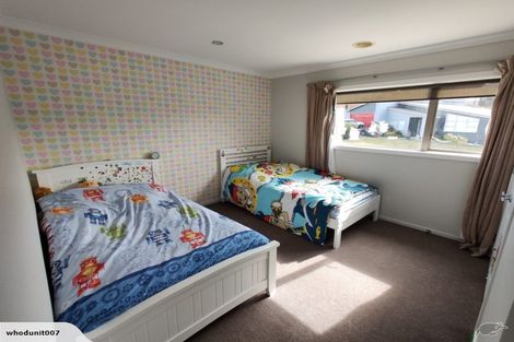 Photo of property in 6 Tararua Close, Aotea, Porirua, 5024