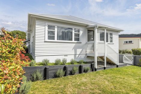 Photo of property in 45 The Drive, Tawa, Wellington, 5028