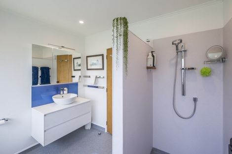Photo of property in 15 Koromiko Road, Waikanae, 5036