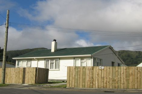 Photo of property in 41 August Street, Stokes Valley, Lower Hutt, 5019