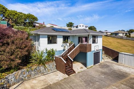 Photo of property in 37 Beaumaris Crescent, Ascot Park, Porirua, 5024